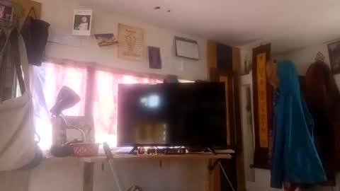 Snapshot of hoodoou chatting on 04-05-26, 10:18 hoodoou online show from 04-05-26, 10:18