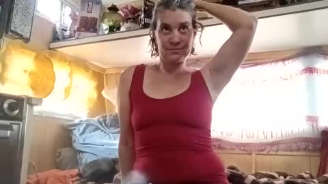 Snapshot of hoodoou chatting on 05-17-26, 12:41 hoodoou online show from 05-17-26, 12:41