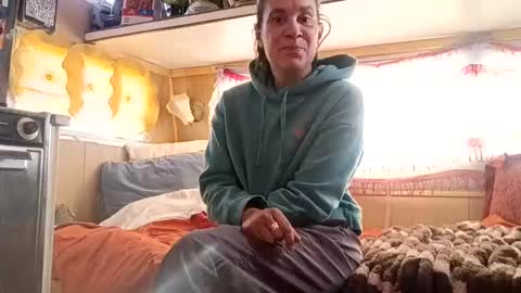 Snapshot of hoodoou chatting on 05-17-26, 03:30 hoodoou online show from 05-17-26, 03:30