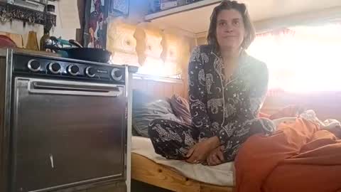 Snapshot of hoodoou chatting on 05-20-26, 01:17 hoodoou online show from 05-20-26, 01:17