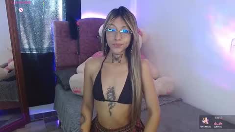 Snapshot of hoolly_jones chatting on 09-25-25, 02:10 Hoollly Jones online show from 09-25-25, 02:10