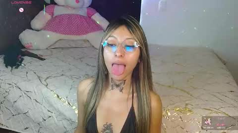 Snapshot of hoolly_jones chatting on 10-17-25, 03:03 Hoollly Jones online show from 10-17-25, 03:03