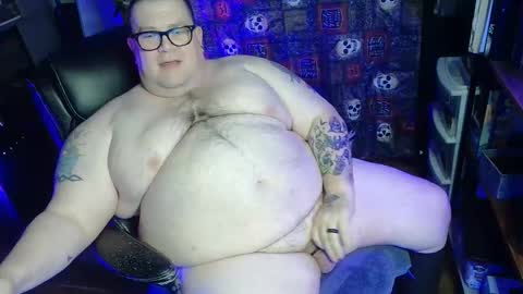 Snapshot of hoosierdaddyxl chatting on 11-19-25, 04:23 Sir online show from 11-19-25, 04:23