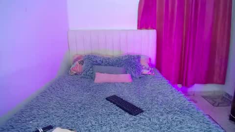 Snapshot of hoot_alicee chatting on 05-16-26, 07:01 ONLYFANS online show from 05-16-26, 07:01