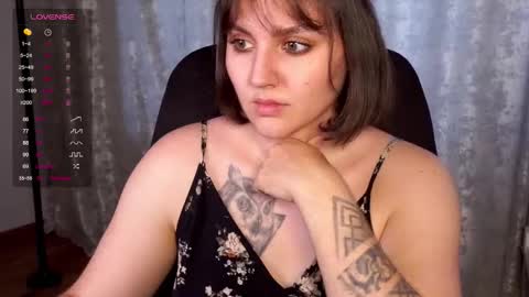 Snapshot of hoot_owl_cb chatting on 09-14-25, 04:44 Karina online show from 09-14-25, 04:44