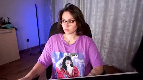 Snapshot of hoot_owl_cb chatting on 10-20-25, 03:40 Karina online show from 10-20-25, 03:40