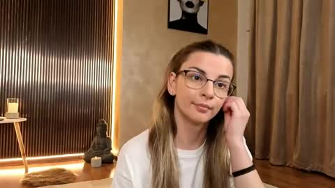Chloe online show from 05-27-26, 08:17
