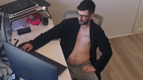 Snapshot of hopefulguy86 chatting on 10-06-25, 10:40 hopefulguy86 online show from 10-06-25, 10:40