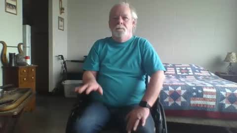 Snapshot of hormonemonster27 chatting on 01-01-25, 08:15 Hormone Monster online show from 01-01-25, 08:15