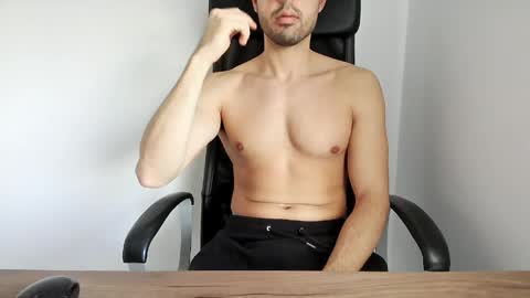 Snapshot of hornboy43 chatting on 03-01-26, 02:08 Oliver Saints online show from 03-01-26, 02:08