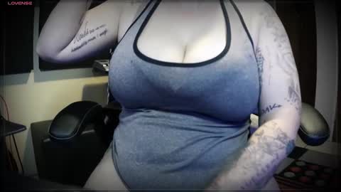 Snapshot of horny_amature_couple chatting on 10-11-25, 07:34 Misty online show from 10-11-25, 07:34