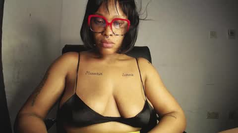horny_ebonygirl_ online show from 04-17-26, 05:49