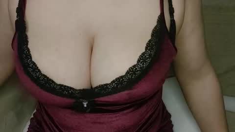 Snapshot of horny_emily1 chatting on 01-05-26, 05:27 call me emily online show from 01-05-26, 05:27