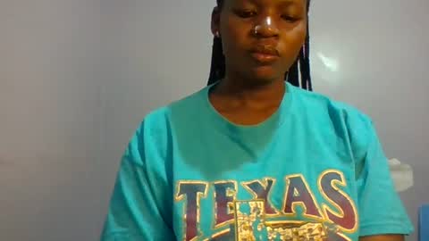 Snapshot of horny_hearts chatting on 06-21-26, 06:32 phanice online show from 06-21-26, 06:32