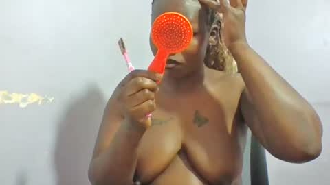 Snapshot of horny_hearts chatting on 07-25-26, 12:14 phanice online show from 07-25-26, 12:14