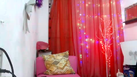 Snapshot of horny_mommy17 chatting on 06-15-26, 03:14 armina online show from 06-15-26, 03:14