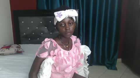 Snapshot of hornybella4 chatting on 12-18-24, 12:10 Bella online show from 12-18-24, 12:10