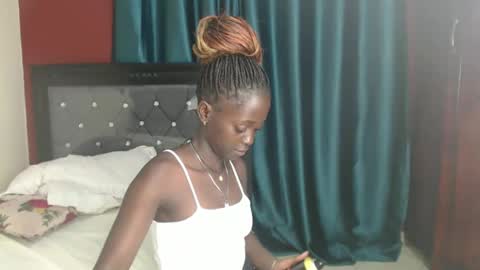 Snapshot of hornybella4 chatting on 12-30-24, 04:19 Bella online show from 12-30-24, 04:19