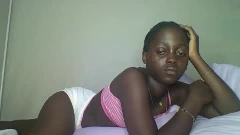 Snapshot of hornybella4 chatting on 10-30-25, 06:04 Bella online show from 10-30-25, 06:04