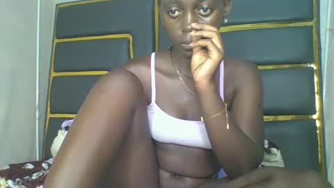 Snapshot of hornybella4 chatting on 10-31-25, 11:17 Bella online show from 10-31-25, 11:17