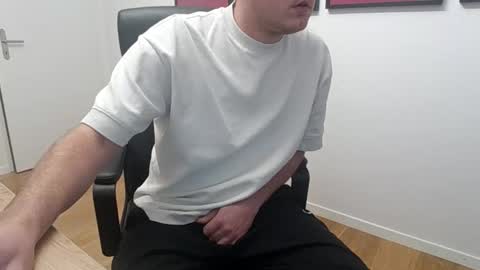 Snapshot of hornyboy95300 chatting on 11-29-25, 06:22 hornyboy95300 online show from 11-29-25, 06:22