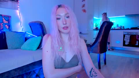 Snapshot of hornybunnys chatting on 12-15-24, 07:10 Alex and Rosie online show from 12-15-24, 07:10