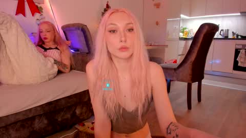 Snapshot of hornybunnys chatting on 01-02-25, 10:11 Alex and Rosie online show from 01-02-25, 10:11