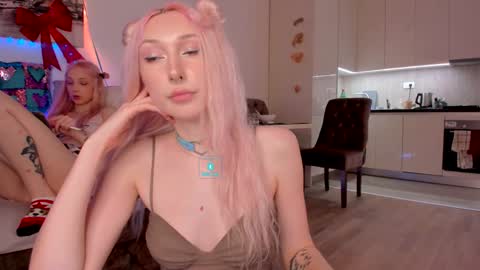 Snapshot of hornybunnys chatting on 01-12-25, 12:49 Alex and Rosie online show from 01-12-25, 12:49