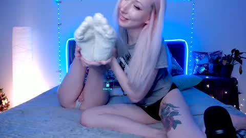 Snapshot of hornybunnys chatting on 02-14-25, 07:02 Alex and Rosie online show from 02-14-25, 07:02