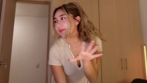 Holly  online show from 05-28-26, 12:19