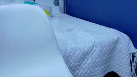 Snapshot of hornylittledaughter chatting on 02-14-25, 07:33 Ambar online show from 02-14-25, 07:33