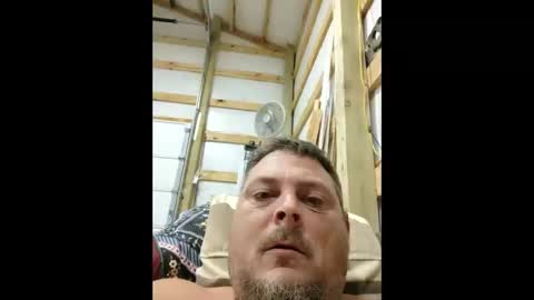 Hornyredneck online show from 10-05-25, 01:42