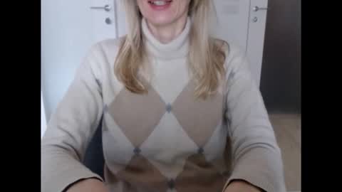 Snapshot of hornyssima chatting on 01-10-26, 09:44 Hornyssima online show from 01-10-26, 09:44