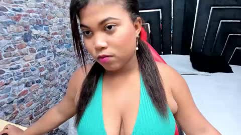 Snapshot of hornyy_staar chatting on 10-20-25, 07:47 Estrella online show from 10-20-25, 07:47