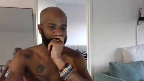 Horus00 online show from 12-23-24, 12:19