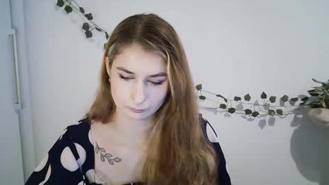 Snapshot of hot_1nina chatting on 02-12-26, 07:58 NINA online show from 02-12-26, 07:58