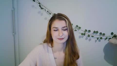 Snapshot of hot_1nina chatting on 02-13-26, 07:37 NINA online show from 02-13-26, 07:37