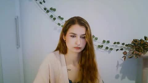 Snapshot of hot_1nina chatting on 02-17-26, 07:38 NINA online show from 02-17-26, 07:38