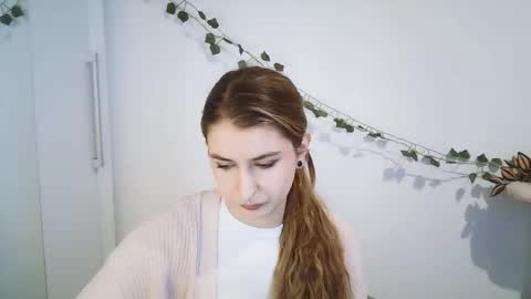 Snapshot of hot_1nina chatting on 02-18-26, 07:26 NINA online show from 02-18-26, 07:26