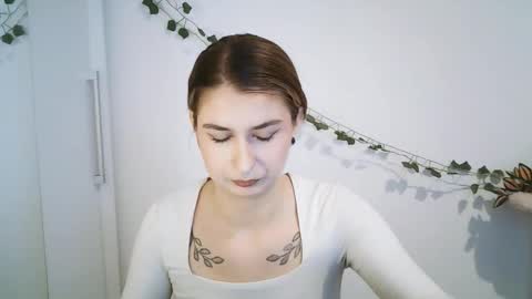 Snapshot of hot_1nina chatting on 02-19-26, 07:37 NINA online show from 02-19-26, 07:37