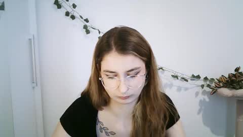 Snapshot of hot_1nina chatting on 02-20-26, 08:05 NINA online show from 02-20-26, 08:05