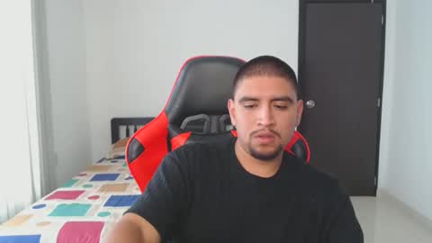 Snapshot of hot__husbands chatting on 02-21-25, 07:10 hot__husbands online show from 02-21-25, 07:10