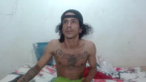 Snapshot of hot_and_complacent chatting on 11-23-25, 04:40 Private open online show from 11-23-25, 04:40