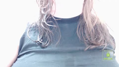 Snapshot of hot_and_pretty chatting on 01-19-25, 09:01 Lila online show from 01-19-25, 09:01