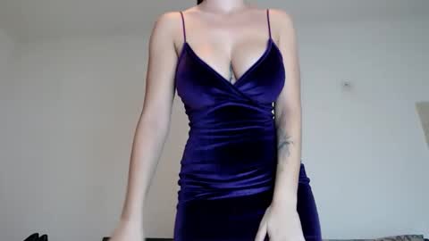 Snapshot of hot_angel94 chatting on 11-22-25, 09:25 Sarah online show from 11-22-25, 09:25