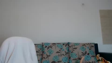 Snapshot of hot_angel94 chatting on 12-16-25, 10:04 Sarah online show from 12-16-25, 10:04