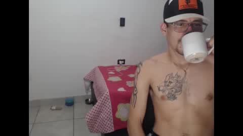 Snapshot of hot_angels___ chatting on 12-18-24, 01:26 angels online show from 12-18-24, 01:26