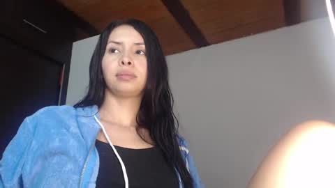 Snapshot of hot_angels___ chatting on 12-21-24, 06:41 angels online show from 12-21-24, 06:41