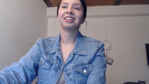 Snapshot of hot_angels___ chatting on 09-11-25, 04:23 angels online show from 09-11-25, 04:23
