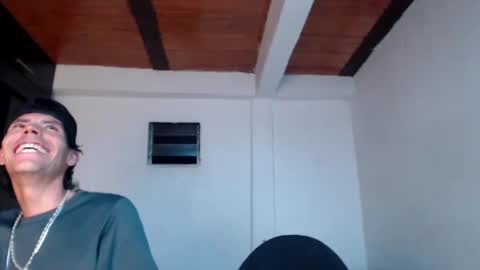 Snapshot of hot_angels___ chatting on 10-18-25, 05:54 angels online show from 10-18-25, 05:54